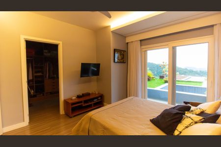 Casa de condomínio à venda com 247m², 4 quartos e 2 vagas