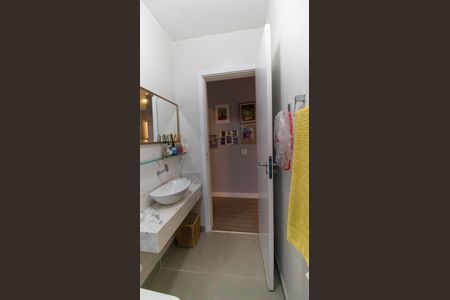 Casa de condomínio à venda com 247m², 4 quartos e 2 vagas