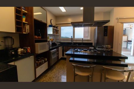 Casa de condomínio à venda com 247m², 4 quartos e 2 vagas