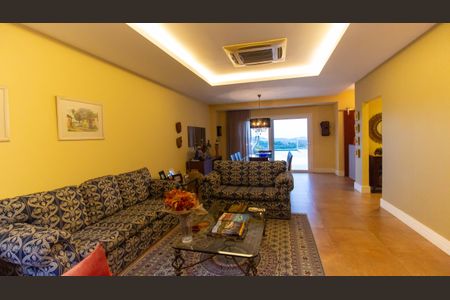 Casa de condomínio à venda com 247m², 4 quartos e 2 vagas