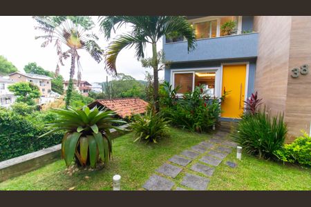 Casa de condomínio à venda com 247m², 4 quartos e 2 vagas