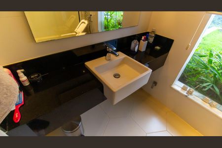 Casa de condomínio à venda com 247m², 4 quartos e 2 vagas