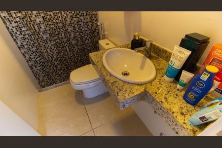 Casa de condomínio à venda com 247m², 4 quartos e 2 vagas