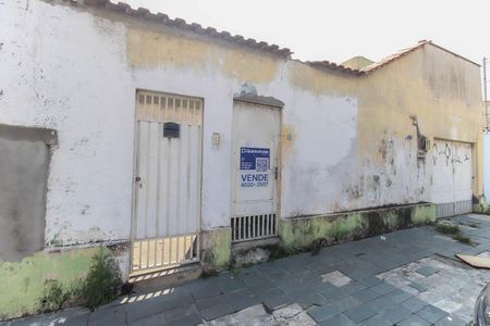 Casa para alugar com 180m², 2 quartos e 2 vagasFachada