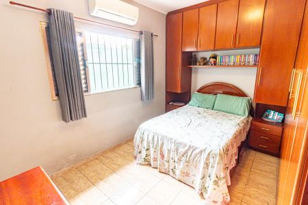 Casa à venda com 240m², 3 quartos e 3 vagas Casa à venda com 240m², 3 quartos e 3 vagasSuíte