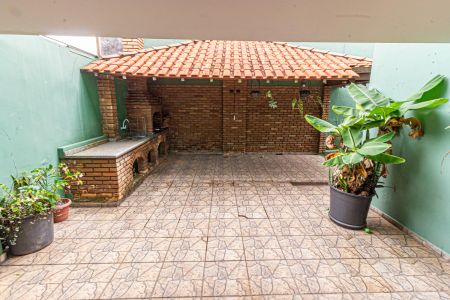 Casa à venda com 240m², 3 quartos e 3 vagas Casa à venda com 240m², 3 quartos e 3 vagasQuintal