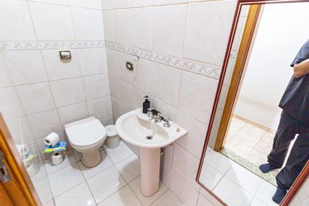 Casa à venda com 240m², 3 quartos e 3 vagas Casa à venda com 240m², 3 quartos e 3 vagasBanheiro 1