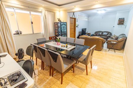 Casa à venda com 240m², 3 quartos e 3 vagas Casa à venda com 240m², 3 quartos e 3 vagasSala