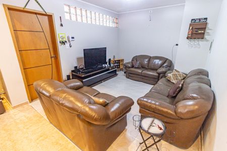 Casa à venda com 240m², 3 quartos e 3 vagas Casa à venda com 240m², 3 quartos e 3 vagasSala