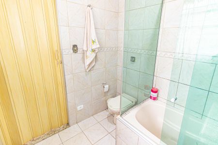 Casa à venda com 240m², 3 quartos e 3 vagas Casa à venda com 240m², 3 quartos e 3 vagasBanheiro da Suíte