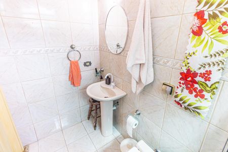 Casa à venda com 240m², 3 quartos e 3 vagas Casa à venda com 240m², 3 quartos e 3 vagasBanheiro 2