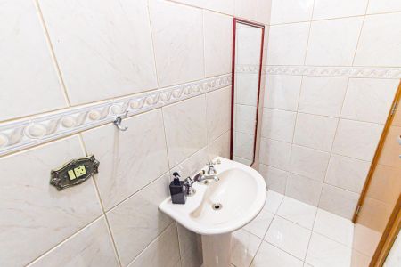 Casa à venda com 240m², 3 quartos e 3 vagas Casa à venda com 240m², 3 quartos e 3 vagasBanheiro 1