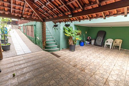 Casa à venda com 240m², 3 quartos e 3 vagas Casa à venda com 240m², 3 quartos e 3 vagasQuintal