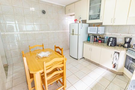 Casa à venda com 240m², 3 quartos e 3 vagas Casa à venda com 240m², 3 quartos e 3 vagasCozinha