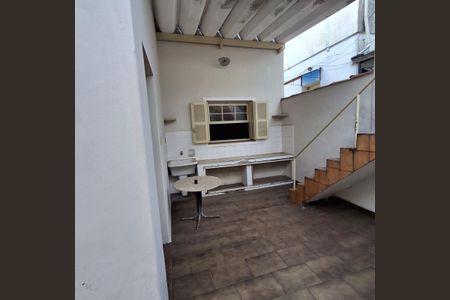 Foto 02 de casa à venda com 3 quartos, 160m² em Vila Romano, São Paulo