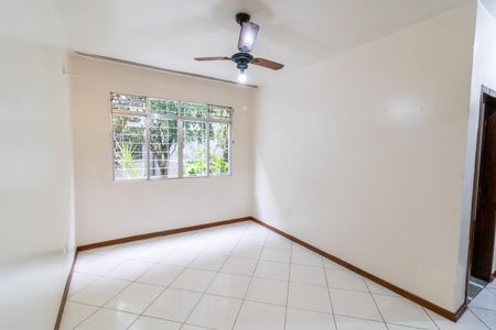 Apartamento para alugar com 65m², 2 quartos e sem vagaSala