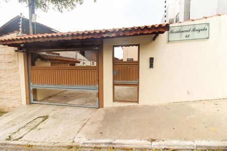 Casa de condomínio para alugar com 62m², 2 quartos e 1 vaga Casa de condomínio para alugar com 62m², 2 quartos e 1 vagaFachada