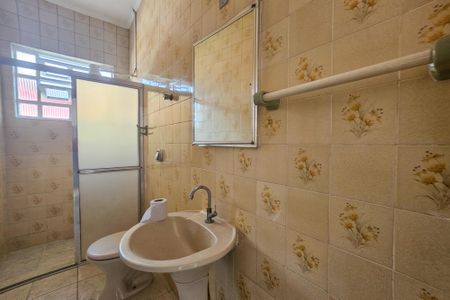 banheiro de apartamento para alugar com 2 quartos, 75m² em Vila Ligya, Guarujá