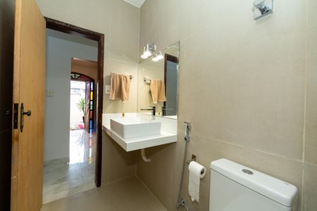 Casa para alugar com 220m², 3 quartos e 4 vagas Casa para alugar com 220m², 3 quartos e 4 vagasBANHEIRO2