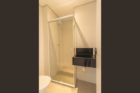 Banheiro Social de kitnet/studio para alugar com 1 quarto, 30m² em Hauer, Curitiba