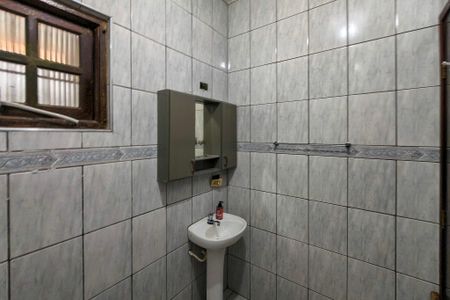 Casa para alugar com 38m², 1 quarto e 1 vaga Casa para alugar com 38m², 1 quarto e 1 vagaBanheiro
