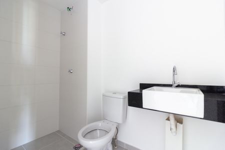 Banheiro de kitnet/studio à venda com 1 quarto, 27m² em Pinheiros, São Paulo