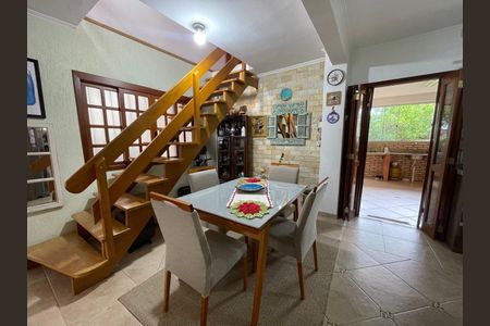 Casa à venda com 212m², 3 quartos e 4 vagas