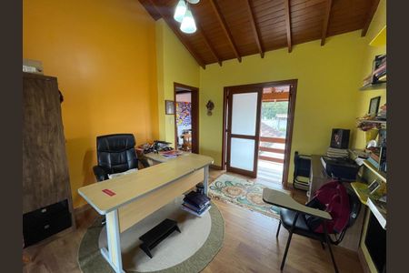 Casa à venda com 212m², 3 quartos e 4 vagas