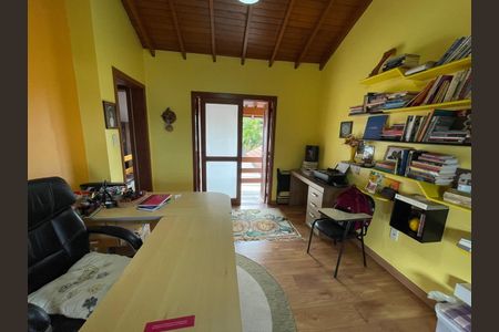 Casa à venda com 212m², 3 quartos e 4 vagas
