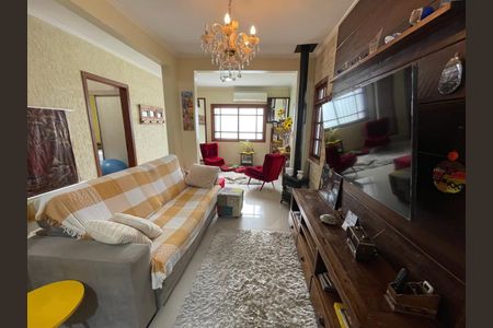 Casa à venda com 212m², 3 quartos e 4 vagas