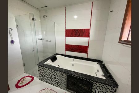 Casa à venda com 212m², 3 quartos e 4 vagas