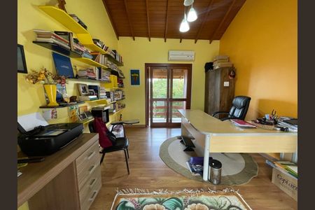 Casa à venda com 212m², 3 quartos e 4 vagas