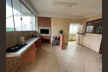 Casa à venda com 212m², 3 quartos e 4 vagas