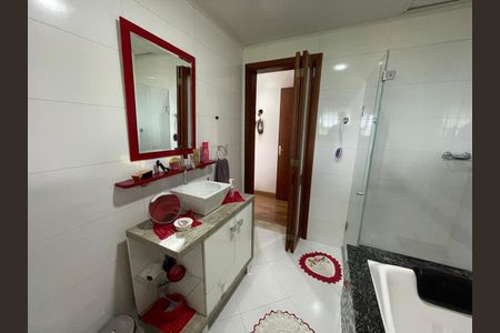 Casa à venda com 212m², 3 quartos e 4 vagas