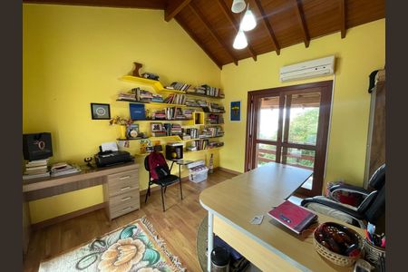 Casa à venda com 212m², 3 quartos e 4 vagas