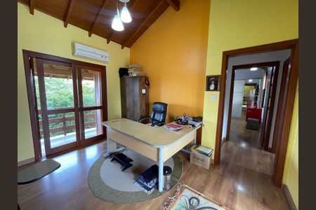 Casa à venda com 212m², 3 quartos e 4 vagas