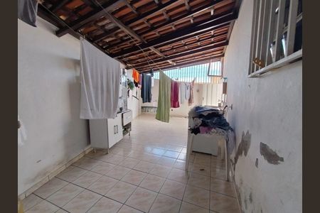 Foto 02 de casa à venda com 2 quartos, 140m² em Alvorada, Contagem