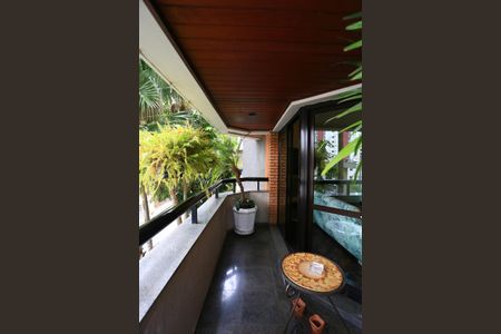 varanda de apartamento para alugar com 3 quartos, 123m² em Real Parque, São Paulo