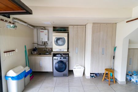 Casa à venda com 211m², 3 quartos e 3 vagasLavanderia