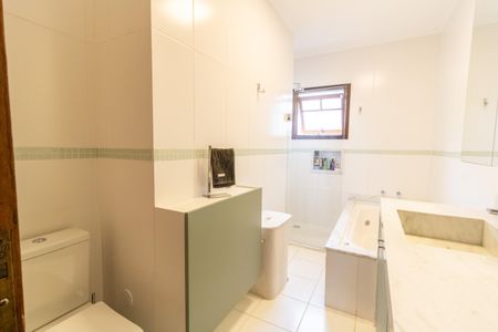 Casa à venda com 211m², 3 quartos e 3 vagasBanheiro da Suíte