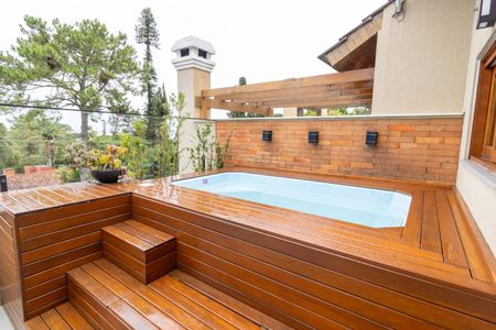 Casa à venda com 211m², 3 quartos e 3 vagasPiscina