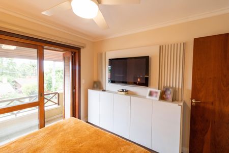 Casa à venda com 211m², 3 quartos e 3 vagasSuíte