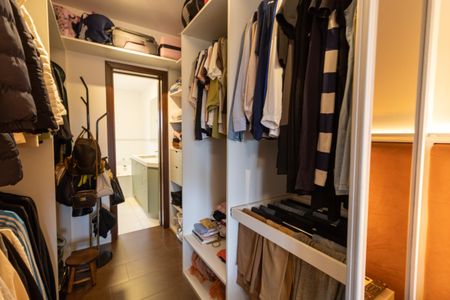 Casa à venda com 211m², 3 quartos e 3 vagasCloset da suíte