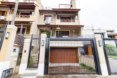 Casa à venda com 211m², 3 quartos e 3 vagasFachada