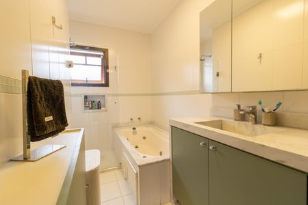 Casa à venda com 211m², 3 quartos e 3 vagasBanheiro da Suíte