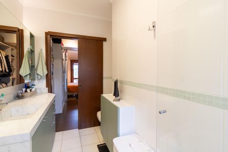 Casa à venda com 211m², 3 quartos e 3 vagasBanheiro da Suíte