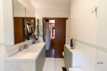 Casa à venda com 211m², 3 quartos e 3 vagasBanheiro da Suíte