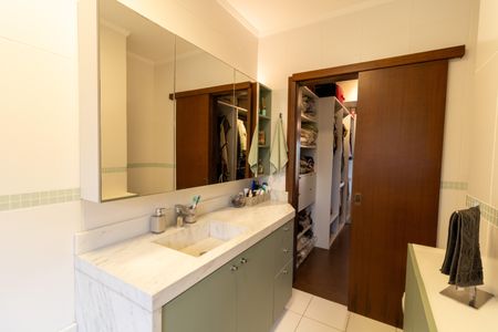 Casa à venda com 211m², 3 quartos e 3 vagasBanheiro da Suíte