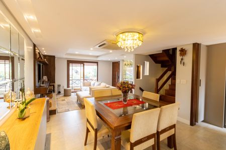 Sala de casa à venda com 3 quartos, 211m² em Vila Assunção, Porto Alegre