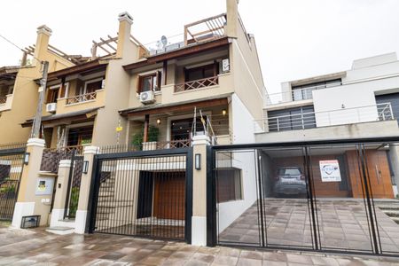 Casa à venda com 211m², 3 quartos e 3 vagasFachada
